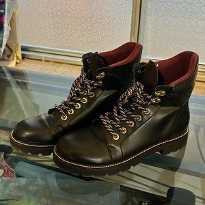 Hilfigure winter boot.